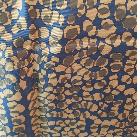 Lous Vuitton 100% Silk Scarf - Picture 5 of 8